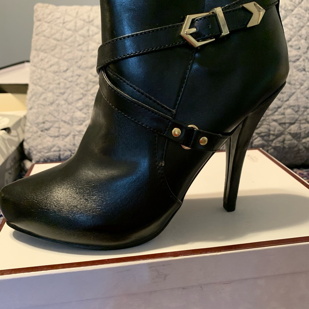 Boots - Picture 5 of 7